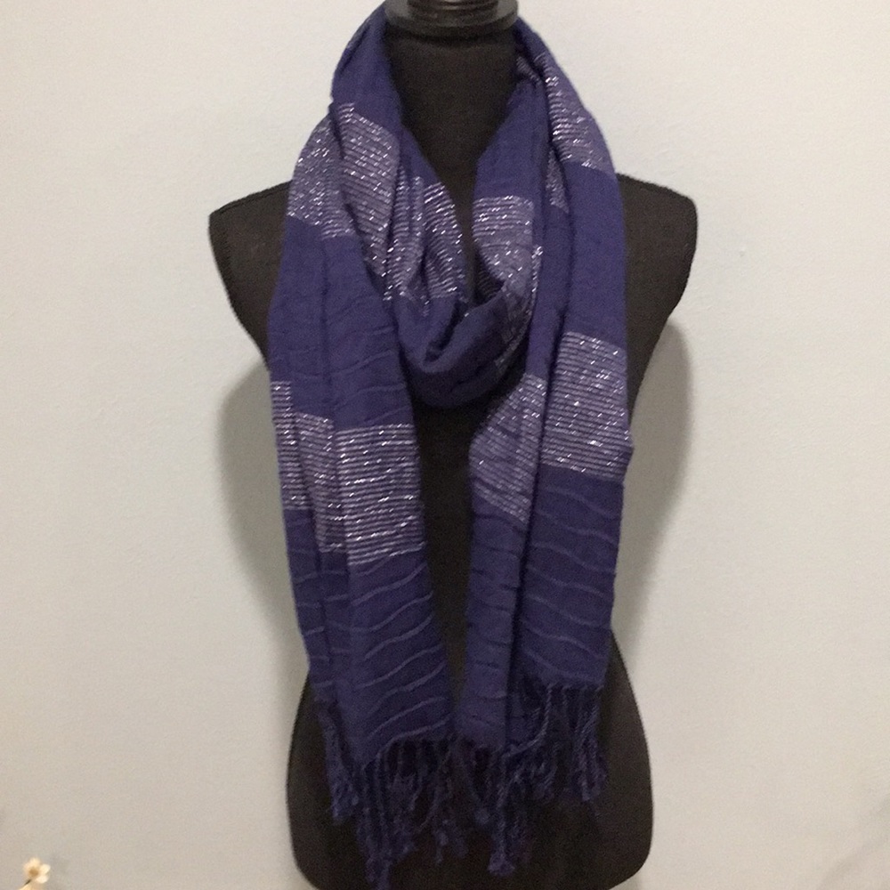 “Pashmina”-Style Wavy and Metallic Scarf